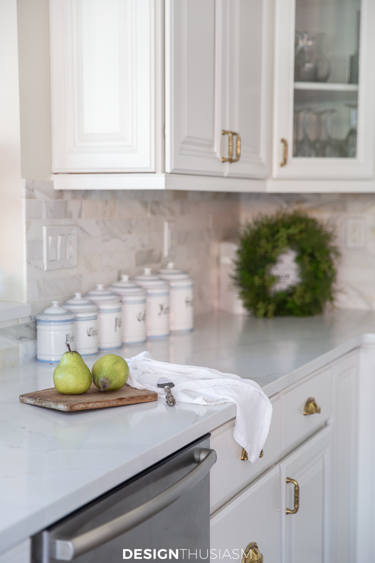 Christmas kitchen with wreath and pears