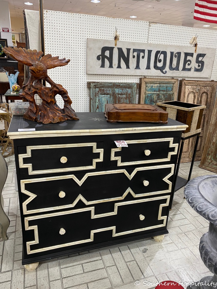 Browsing Scott-Antiques-market-Atlanta-4848SH