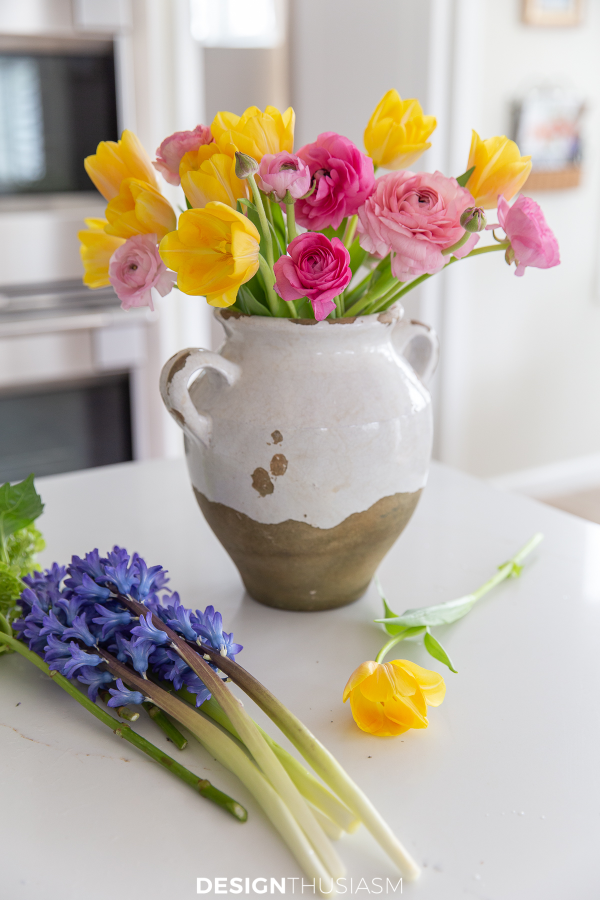 styling floral arrangements