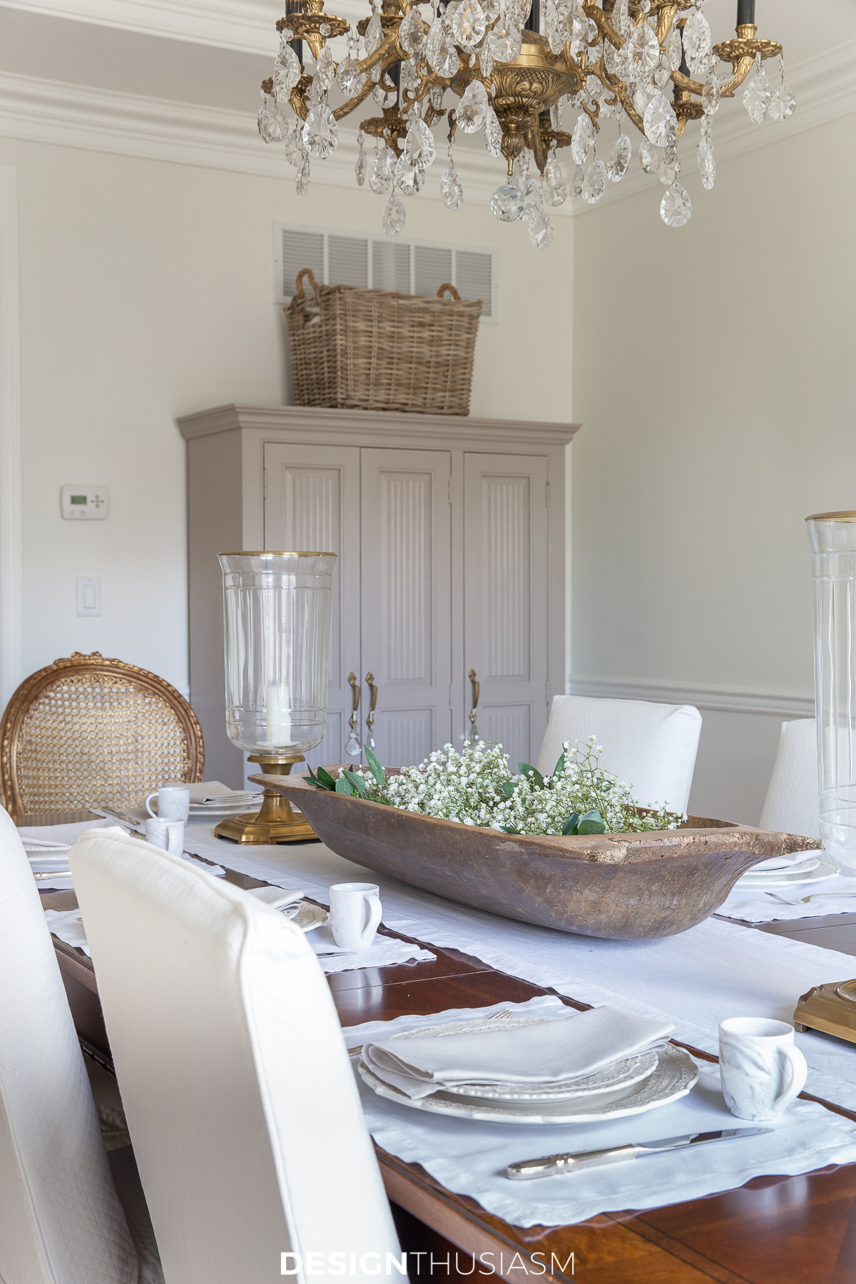dining room decor with vintage accessories