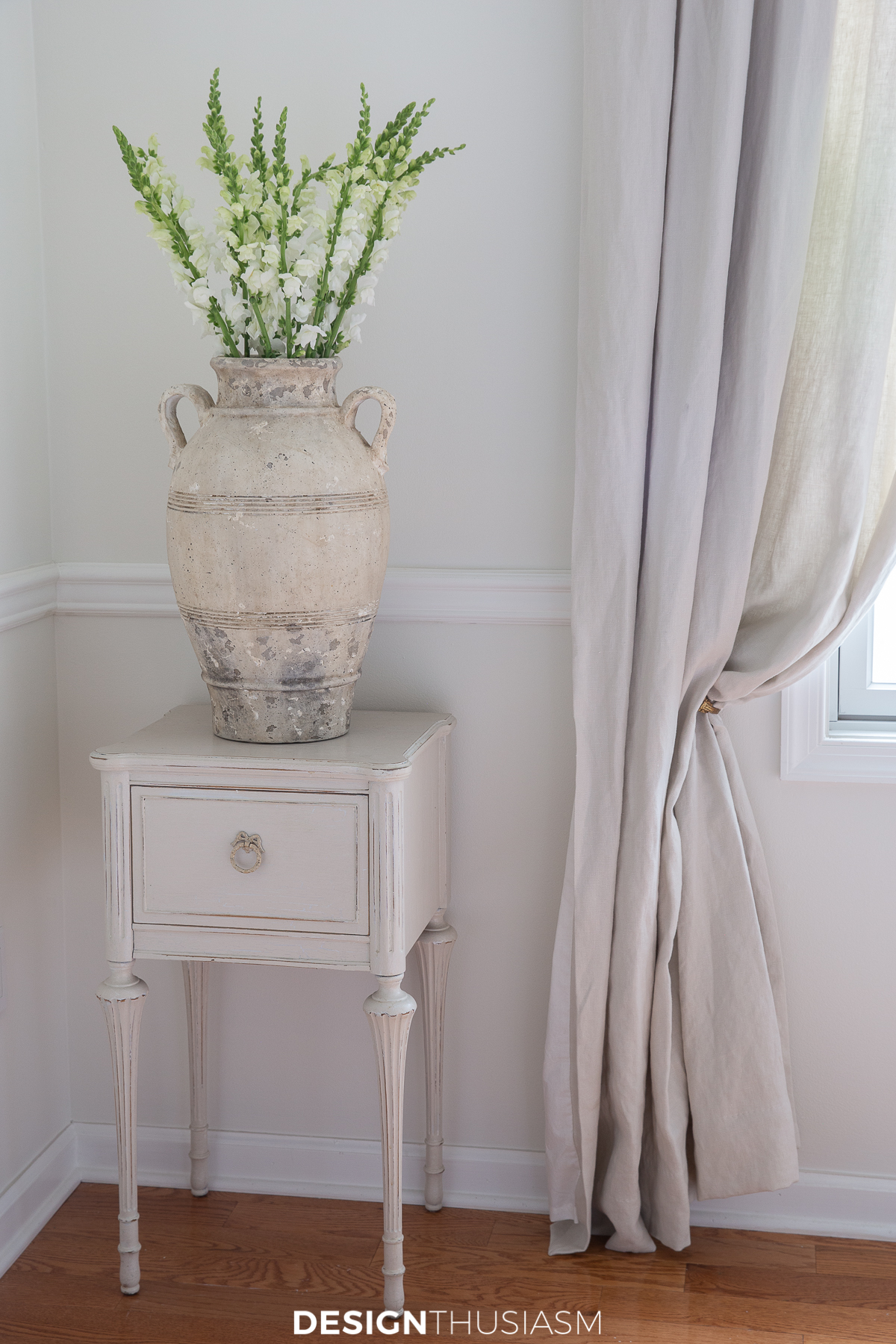 dining room small table with vase