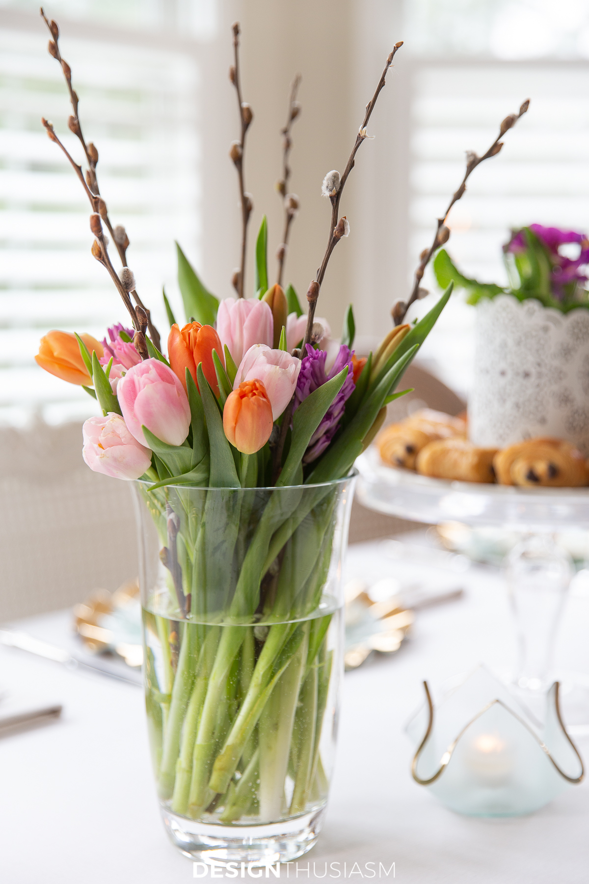 spring table setting centerpiece