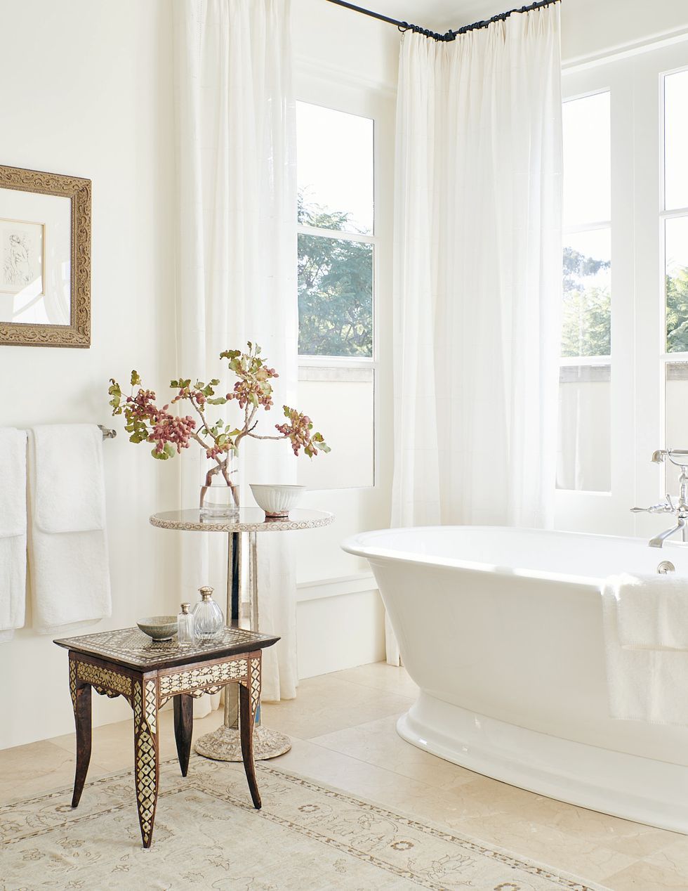 white-bathrooms