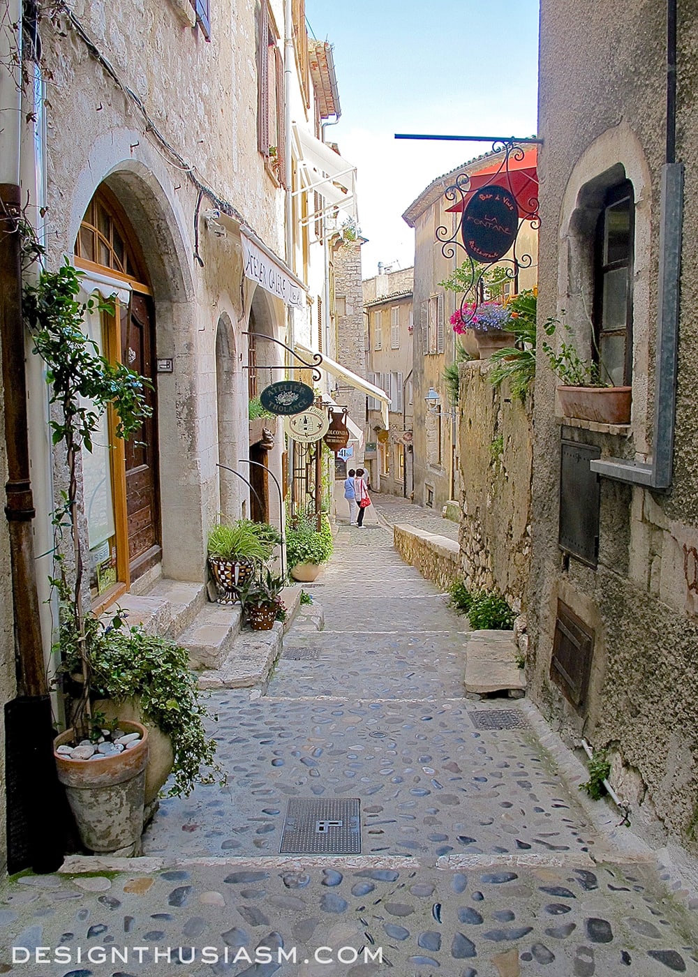 The-Prettiest-Hilltop-Village-in-France