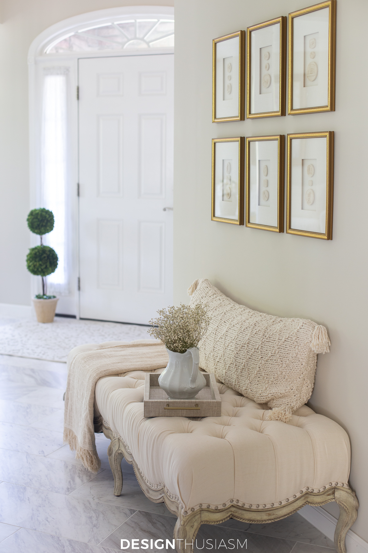 Entryway bench