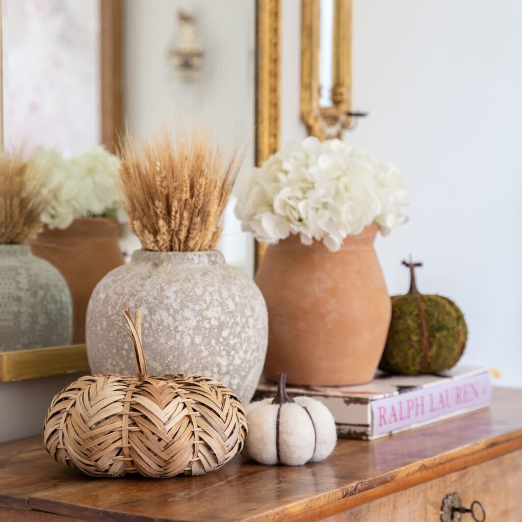 fall vignette in the living room