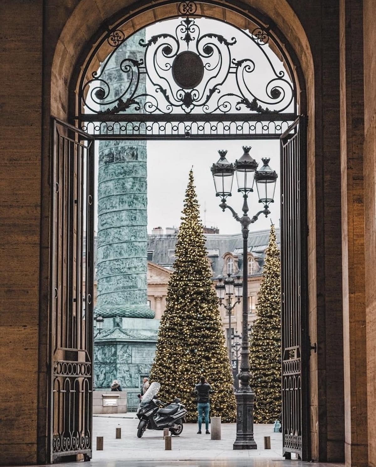 Christmas-in-Paris
