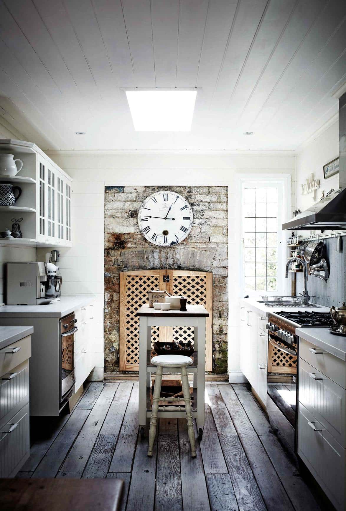country-kitchen-clock
