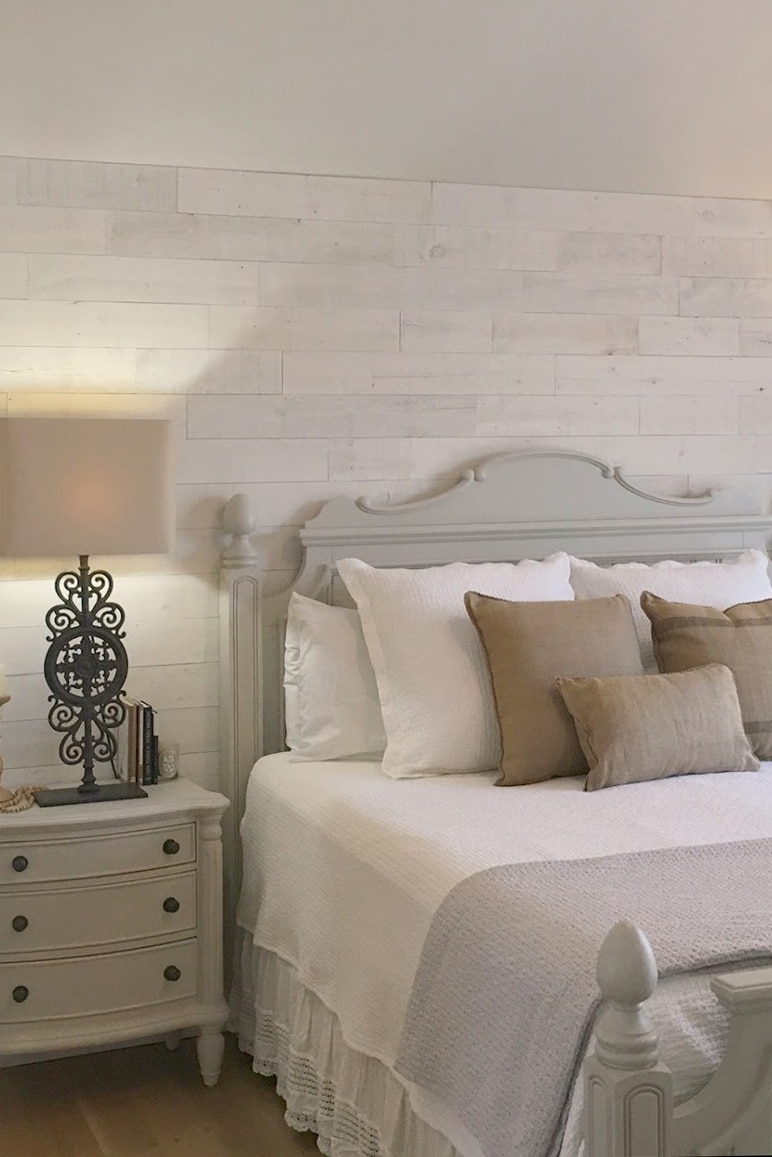 hellolovely-hello-lovely-studio-fixer-upper-master-bedroom