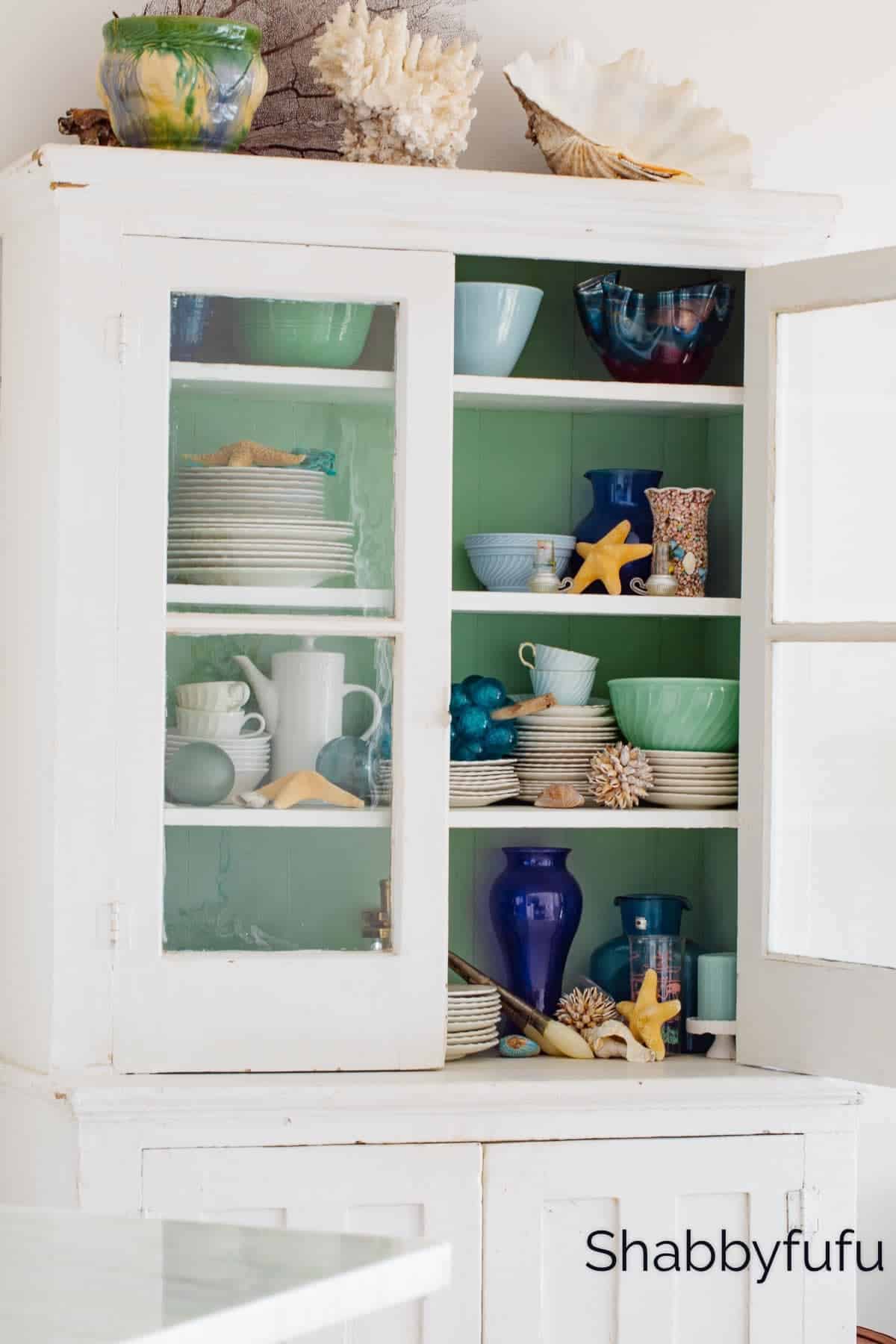 3:25 - Shabbyfufu - The Coastal Grandmother Decor Trend