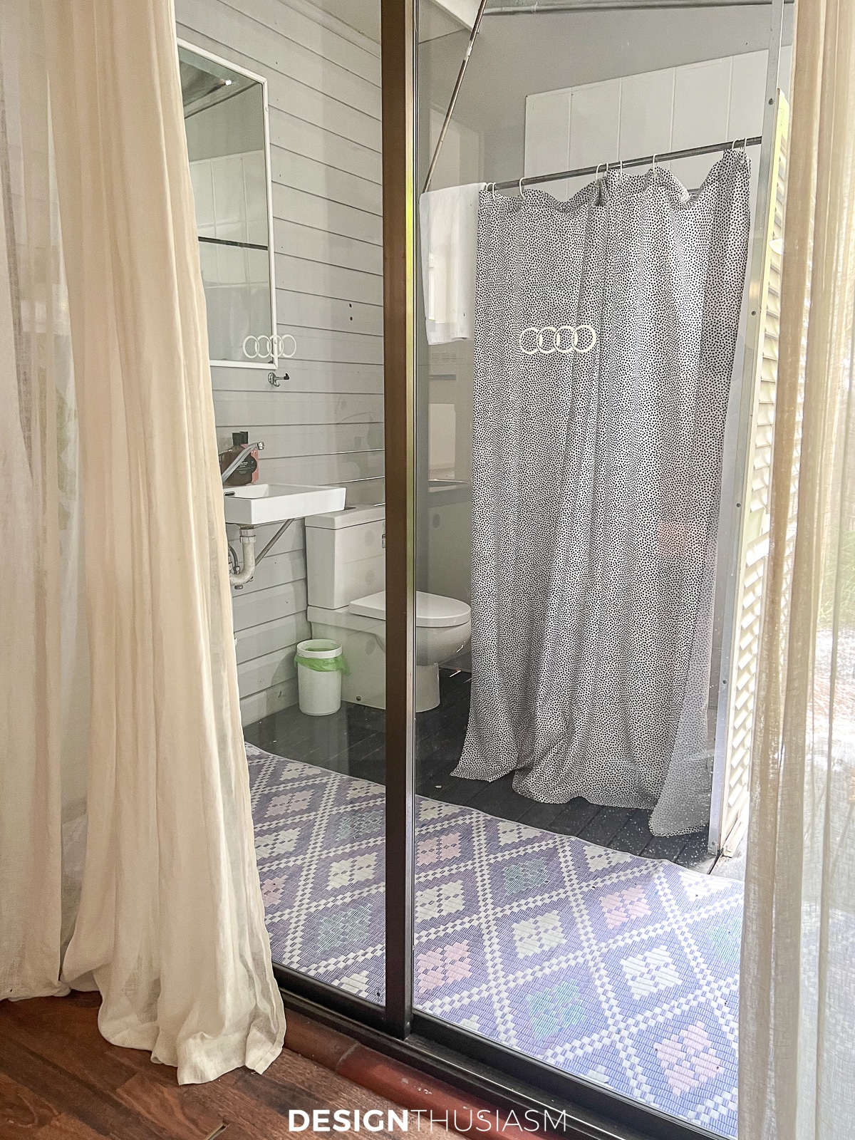 Rustic Beach Cottage outdoor bathroom