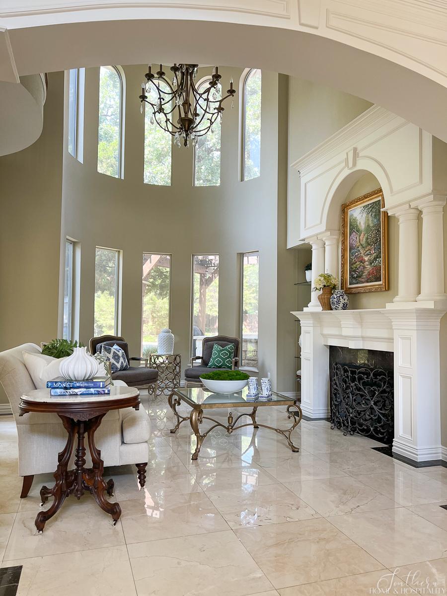 southern home and hospitality living room
