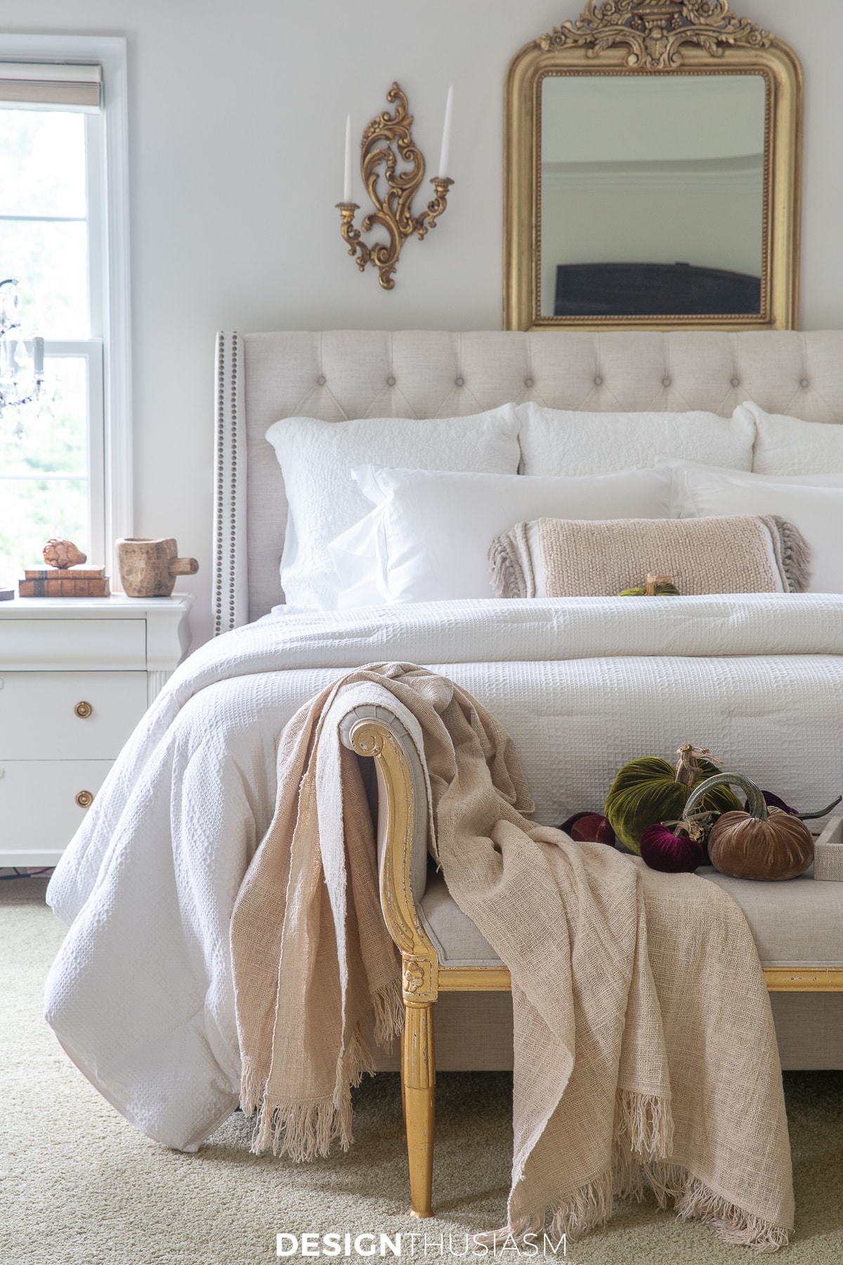 Vintage fall decor in the bedroom