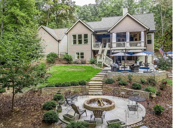 Beautiful Lake house tour