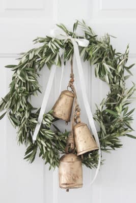 DIY Christmas wreath with bells