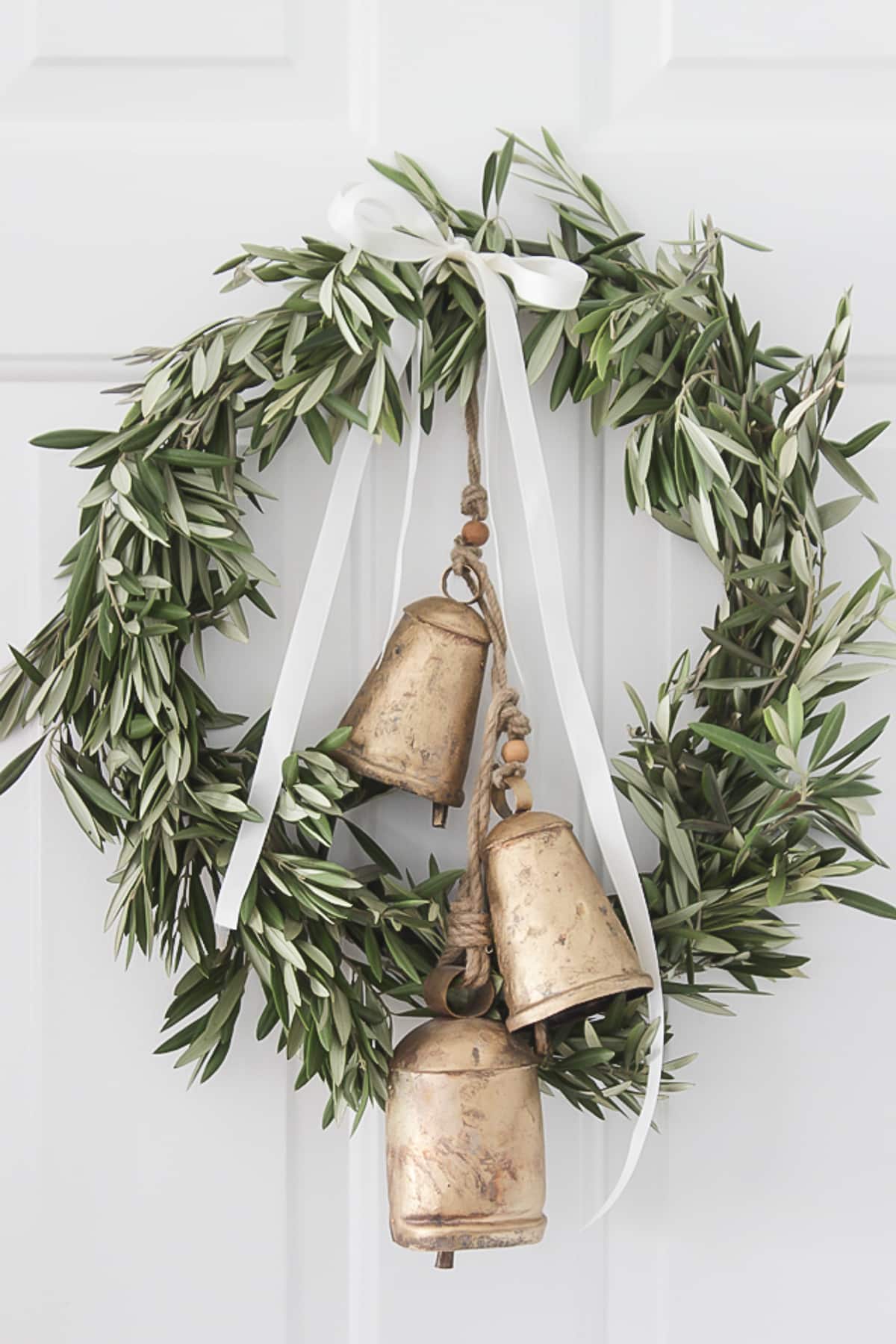 DIY Christmas wreath with bells