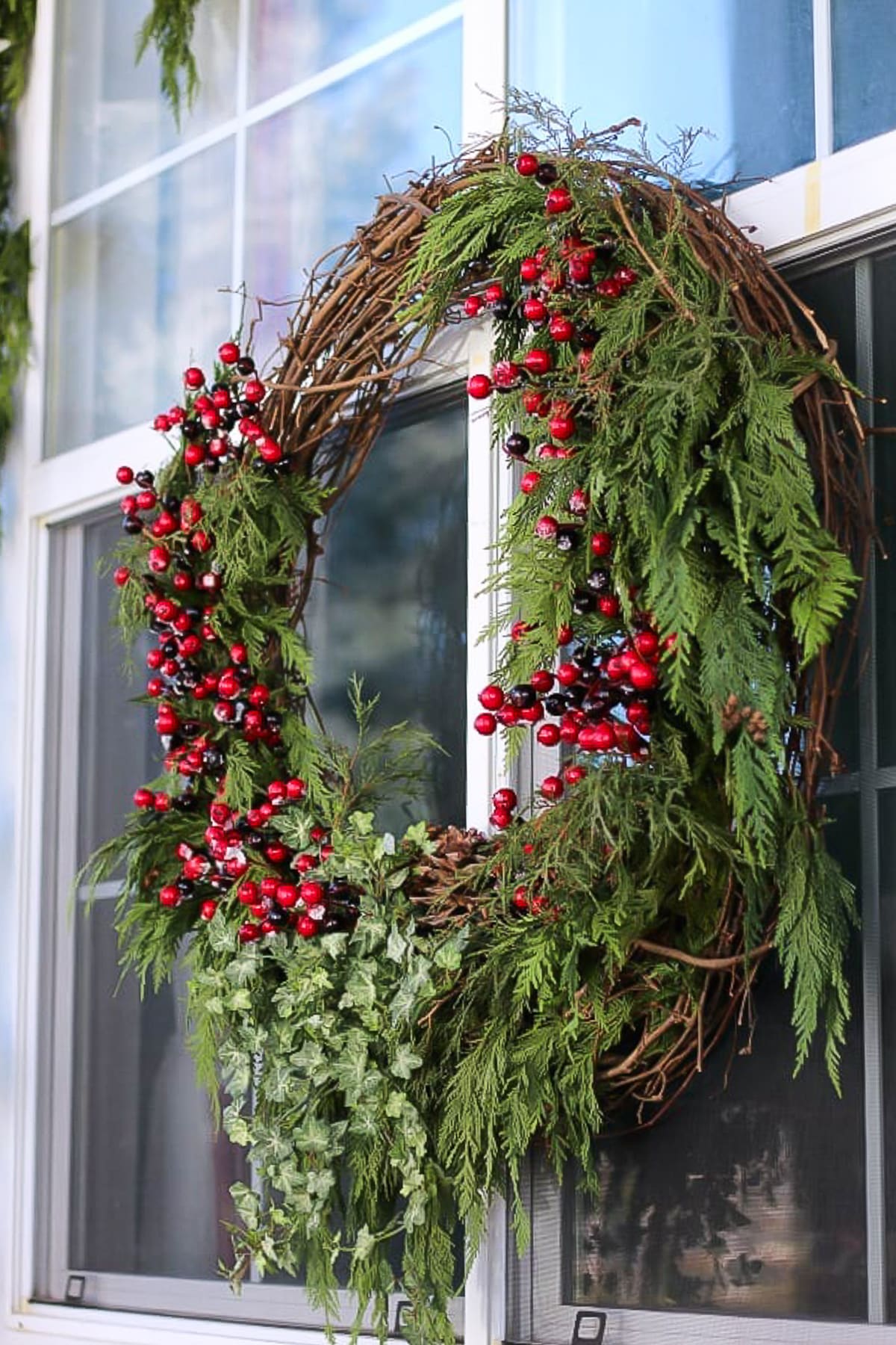 DIY Christmas wreath with berries