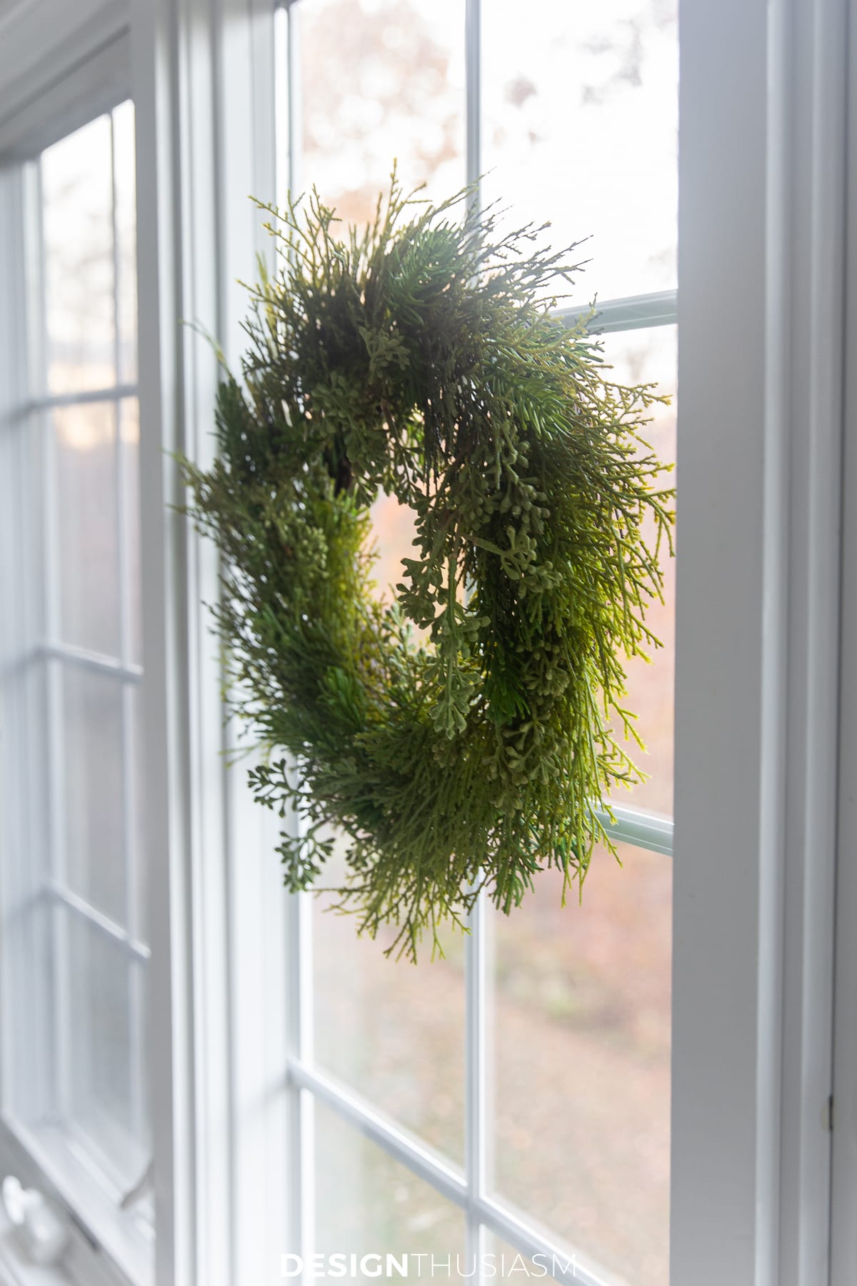 christmas decorations for the bathroom with a wreath on the window