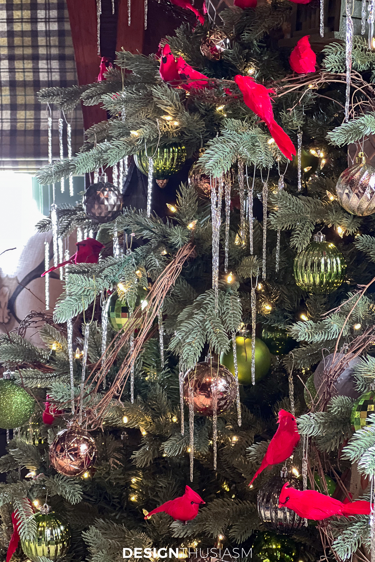 cozy cabin tree with rustic christmas decorations