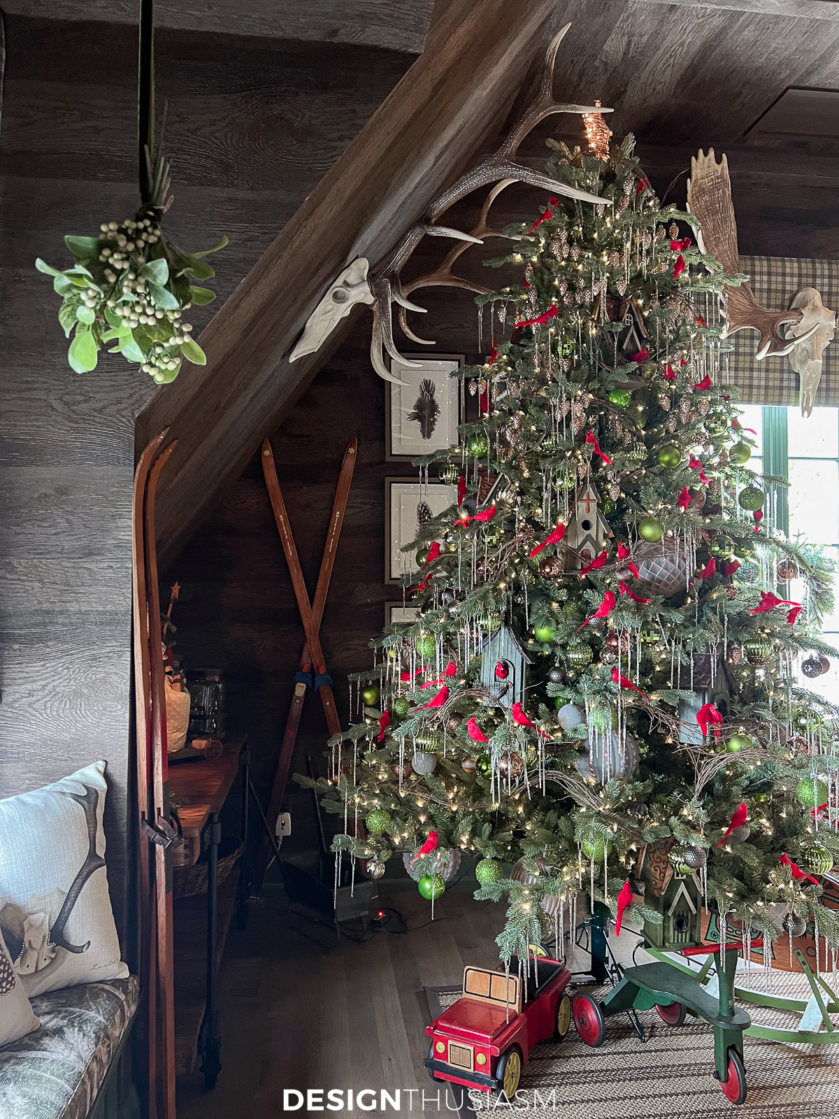 cozy cabin tree with rustic christmas decorations