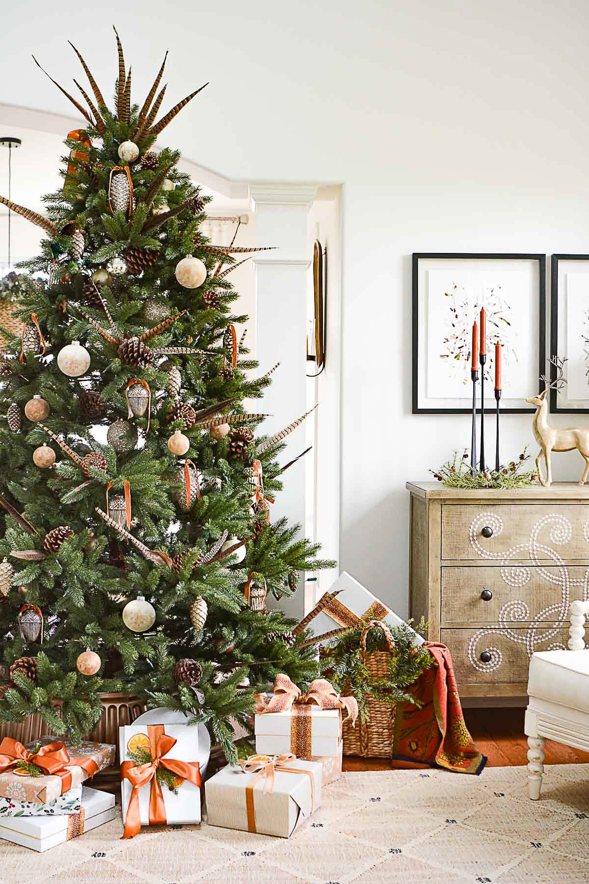 2023 CHRISTMAS TOUR-living room, tree