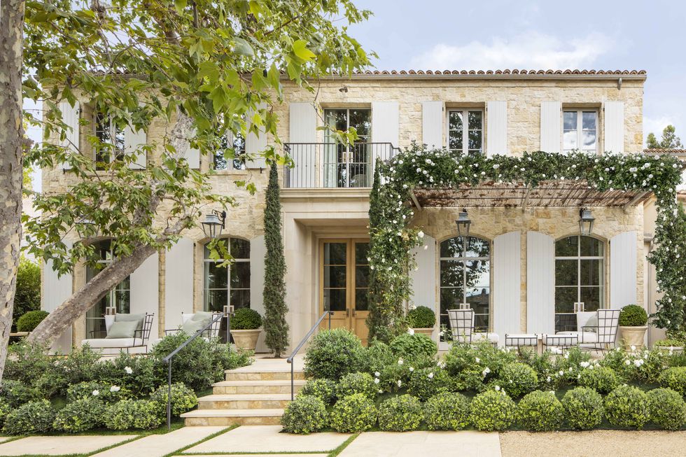 Brooke-and-Steve-Giannetti-Channel-the-South-of-France-in-a-Los-Angeles-Haven