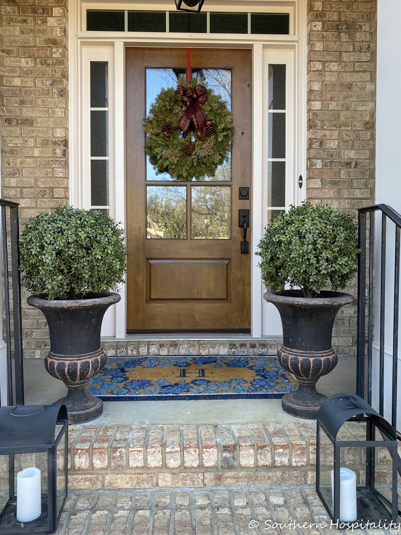 Faux-boxwood-topiaries-1895