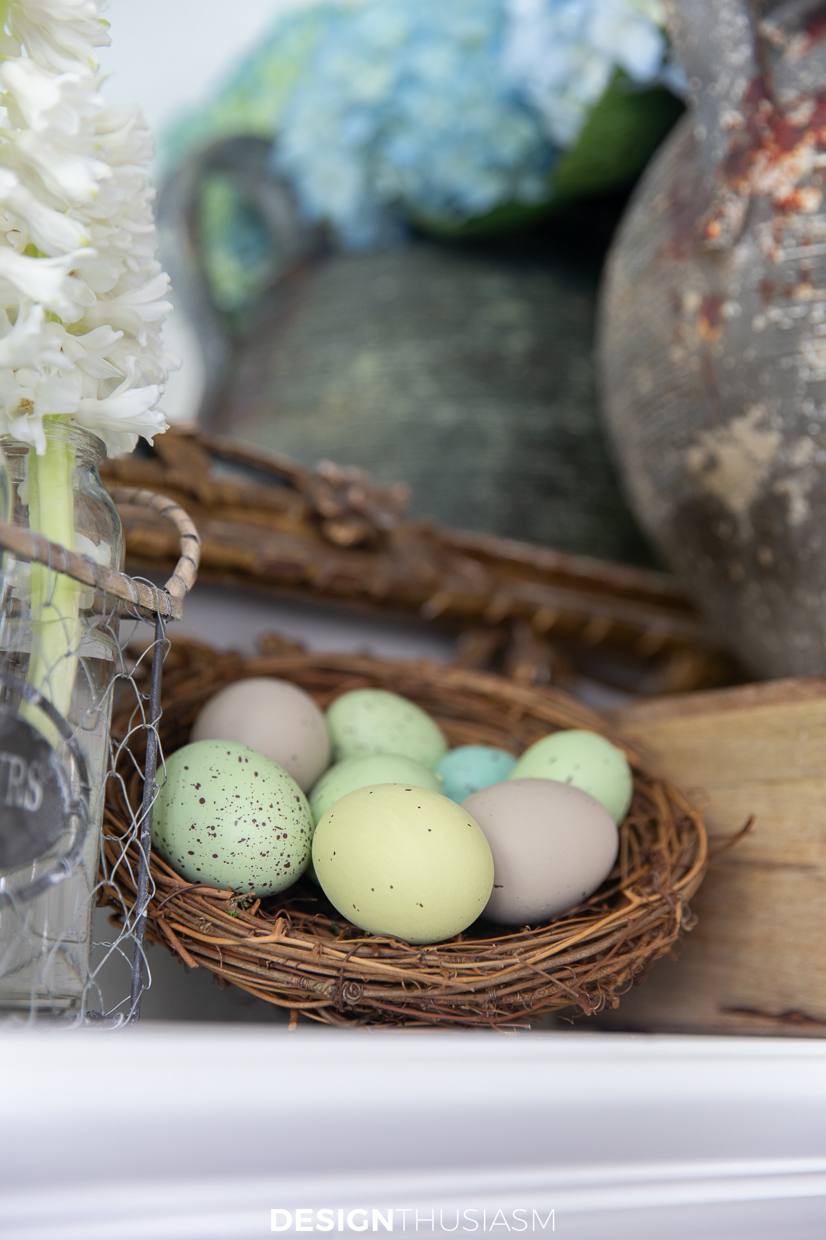 spring mantel eggs in nest