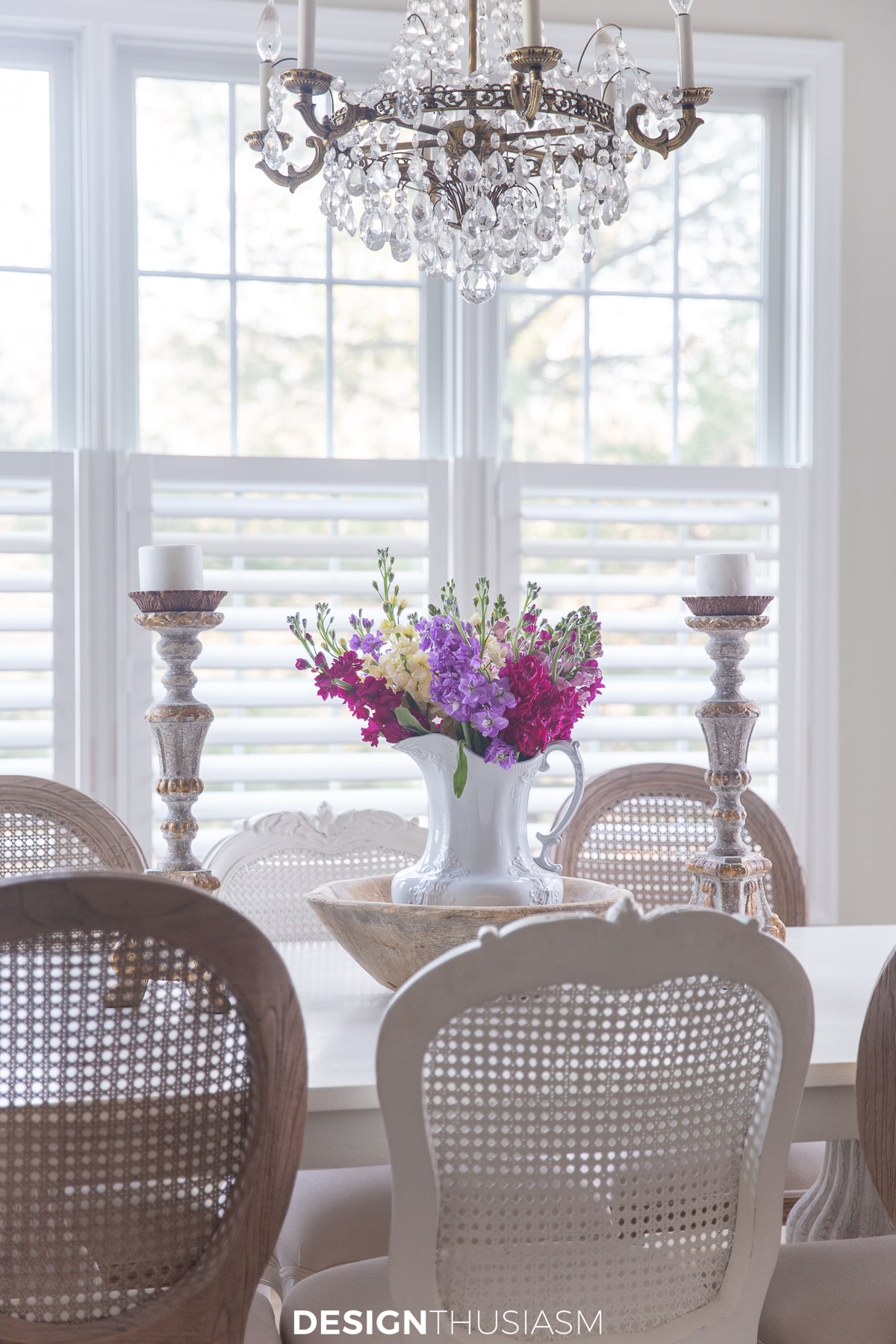 relaxed chic summer decor for the dining room