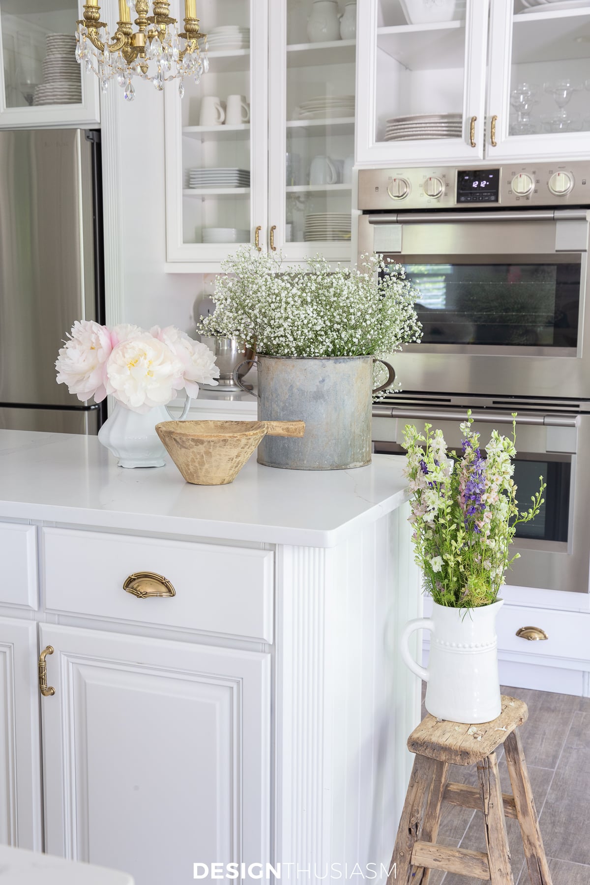 relaxed chic summer decor for the kitchen