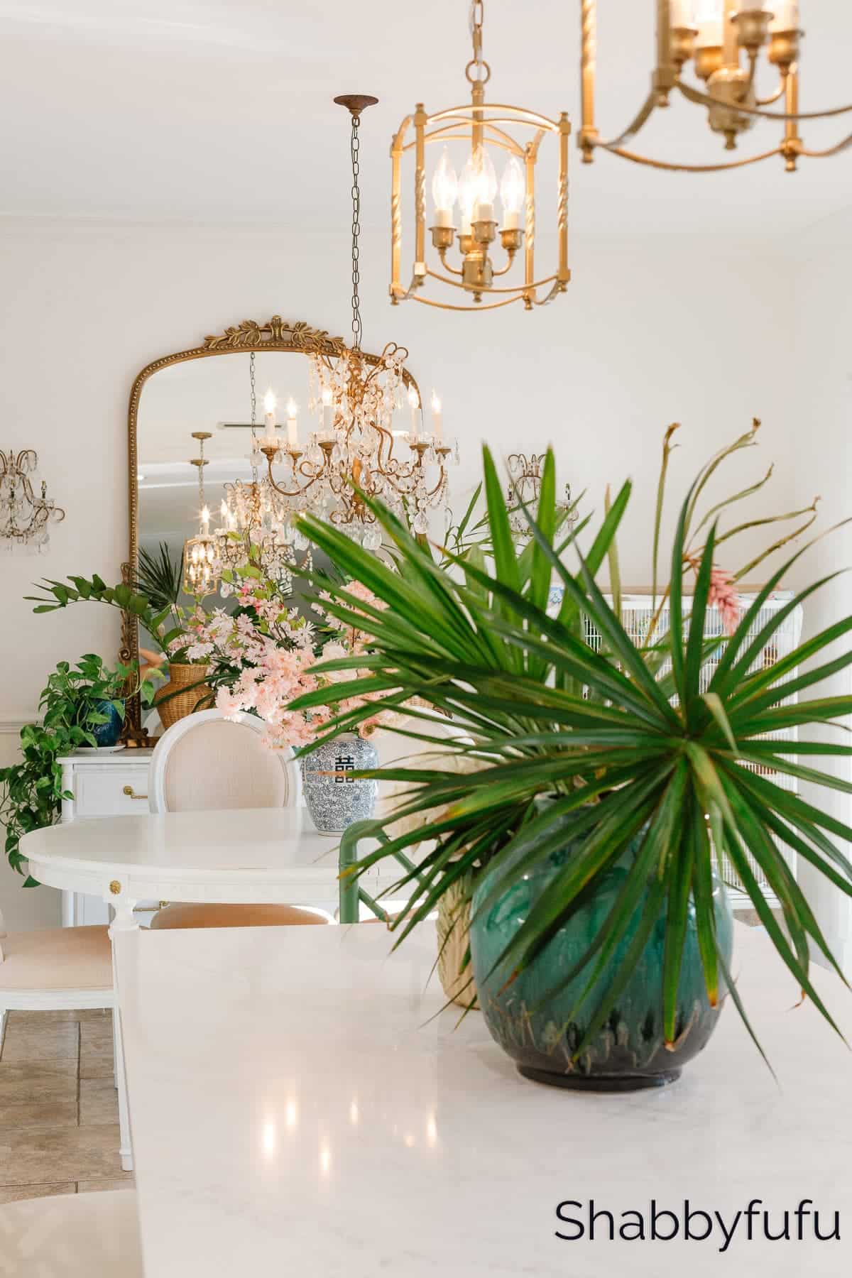Stylish Tropical Decor For Your Summer Home