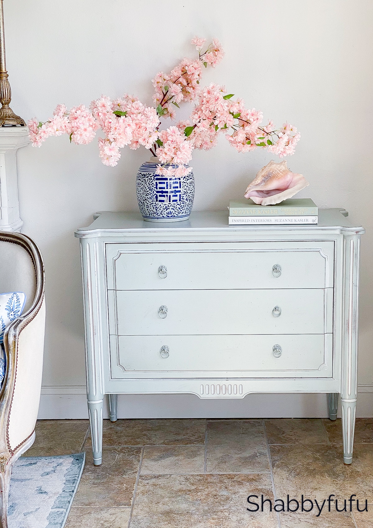 Embrace The Breeze With Minimalist Summer Decor