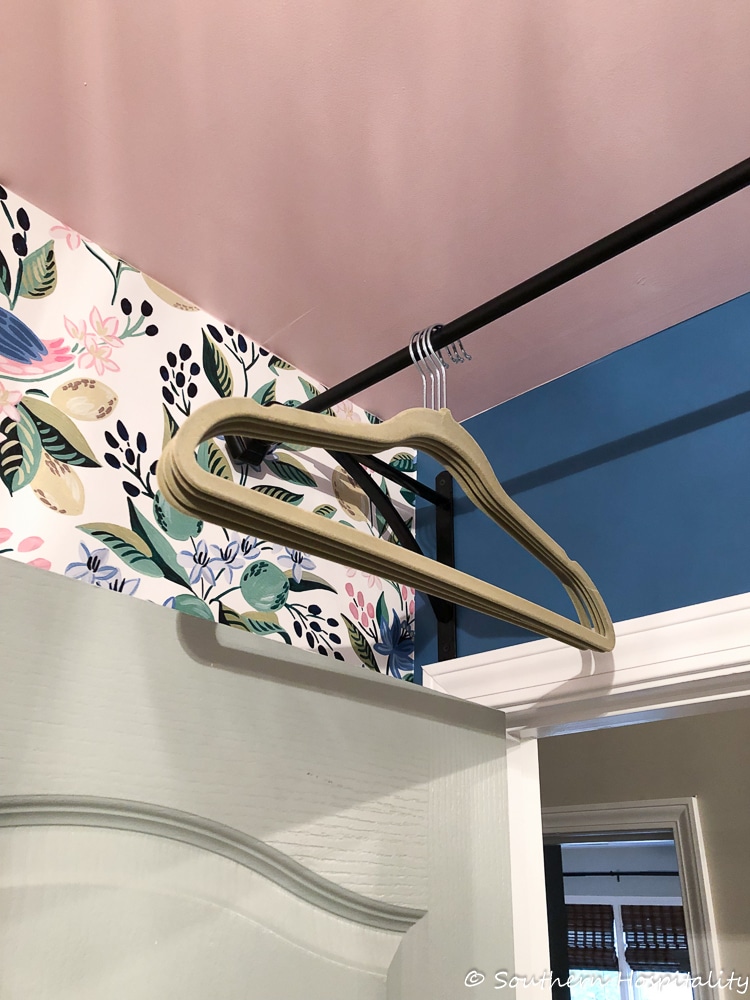 How to Make a Hanging Clothes Rod for Clothes
