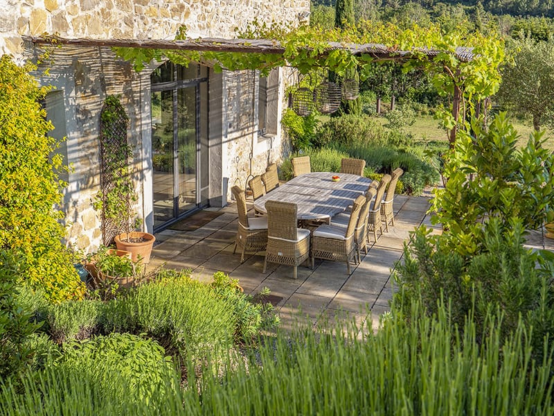 french-villa-outdoor-dining