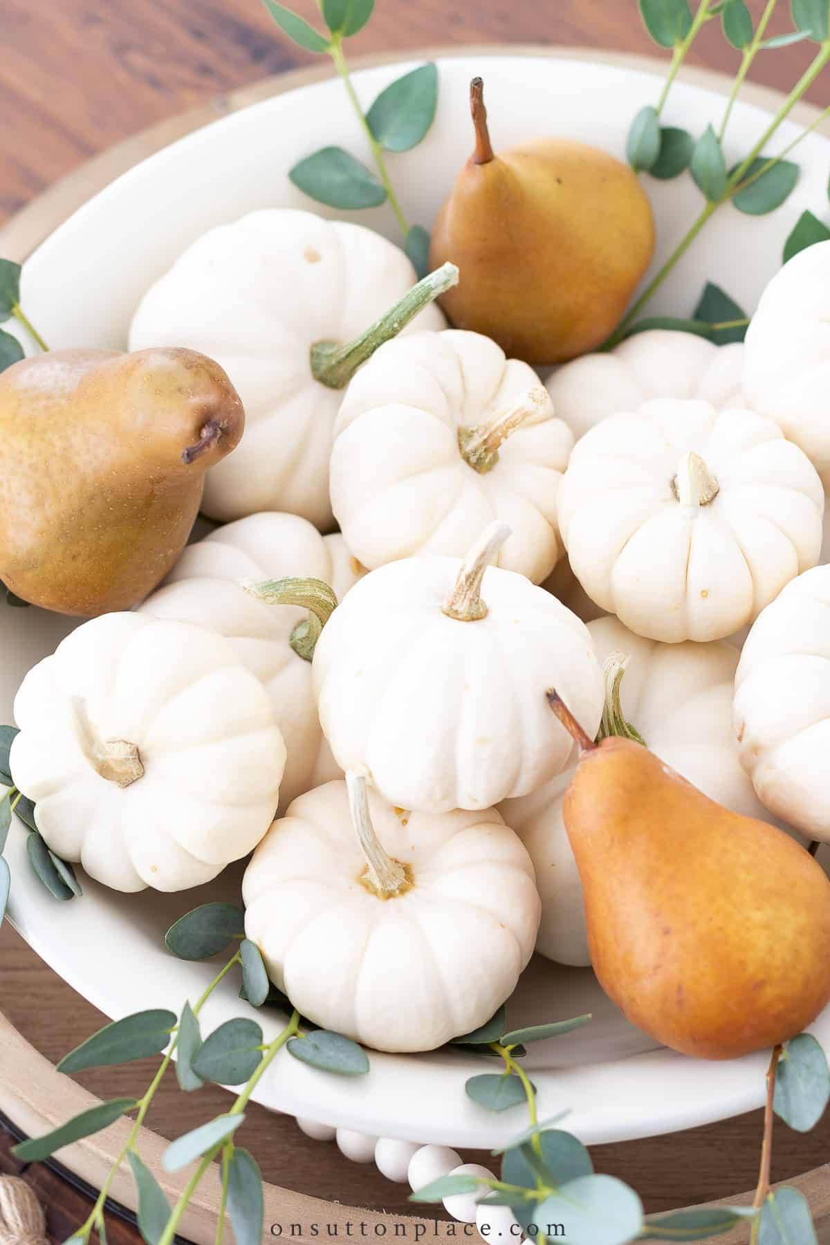 halloween ideas pumpkin arrangement in bowl