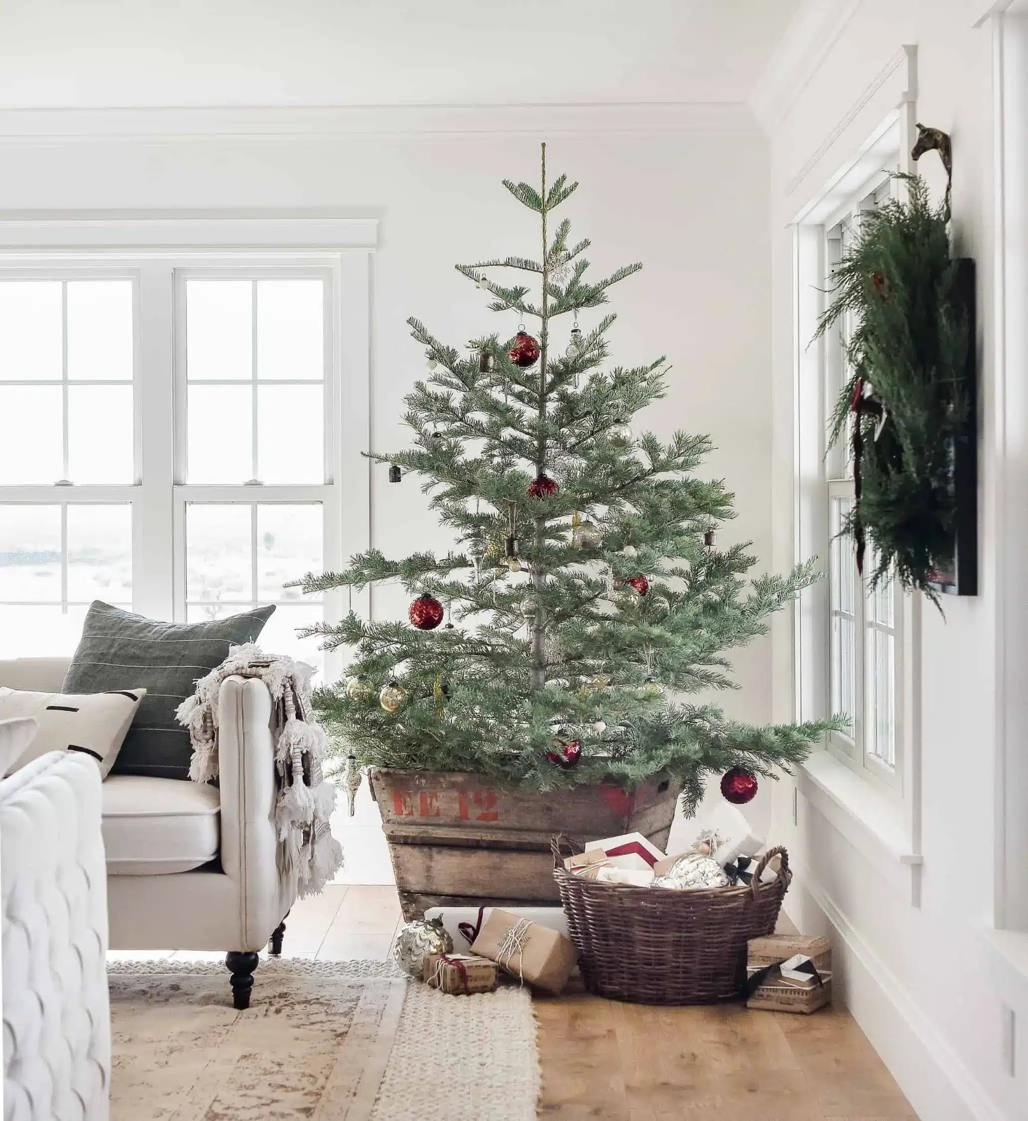 christmas decor with burgundy