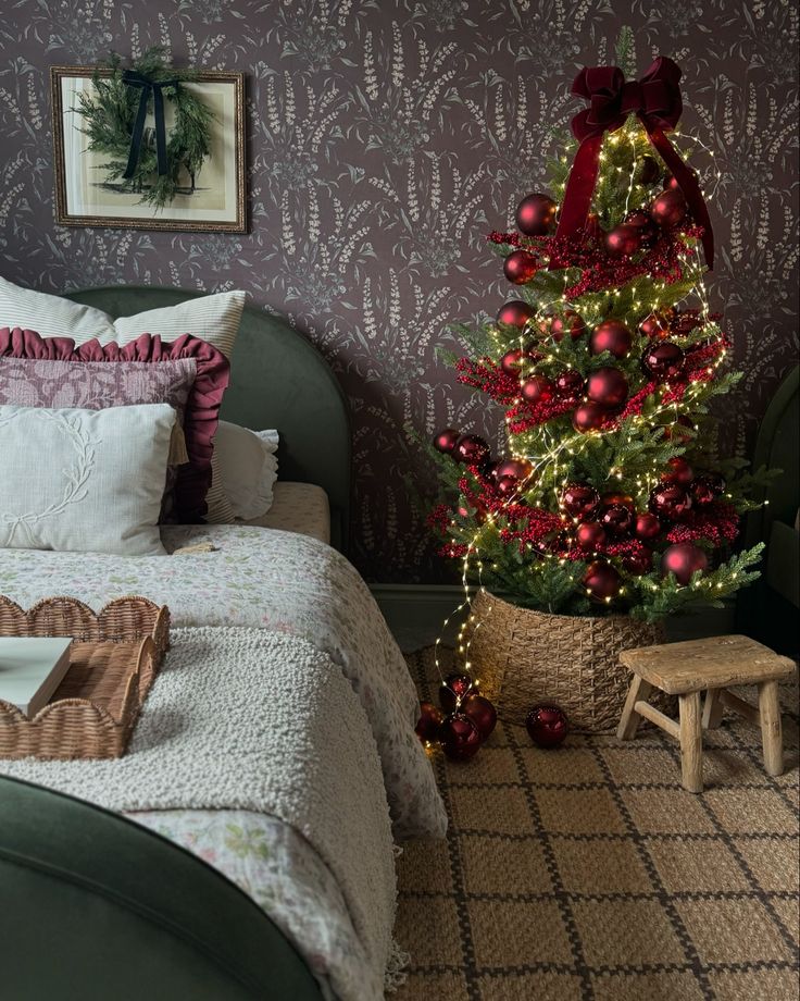 Burgundy Xmas bedroom