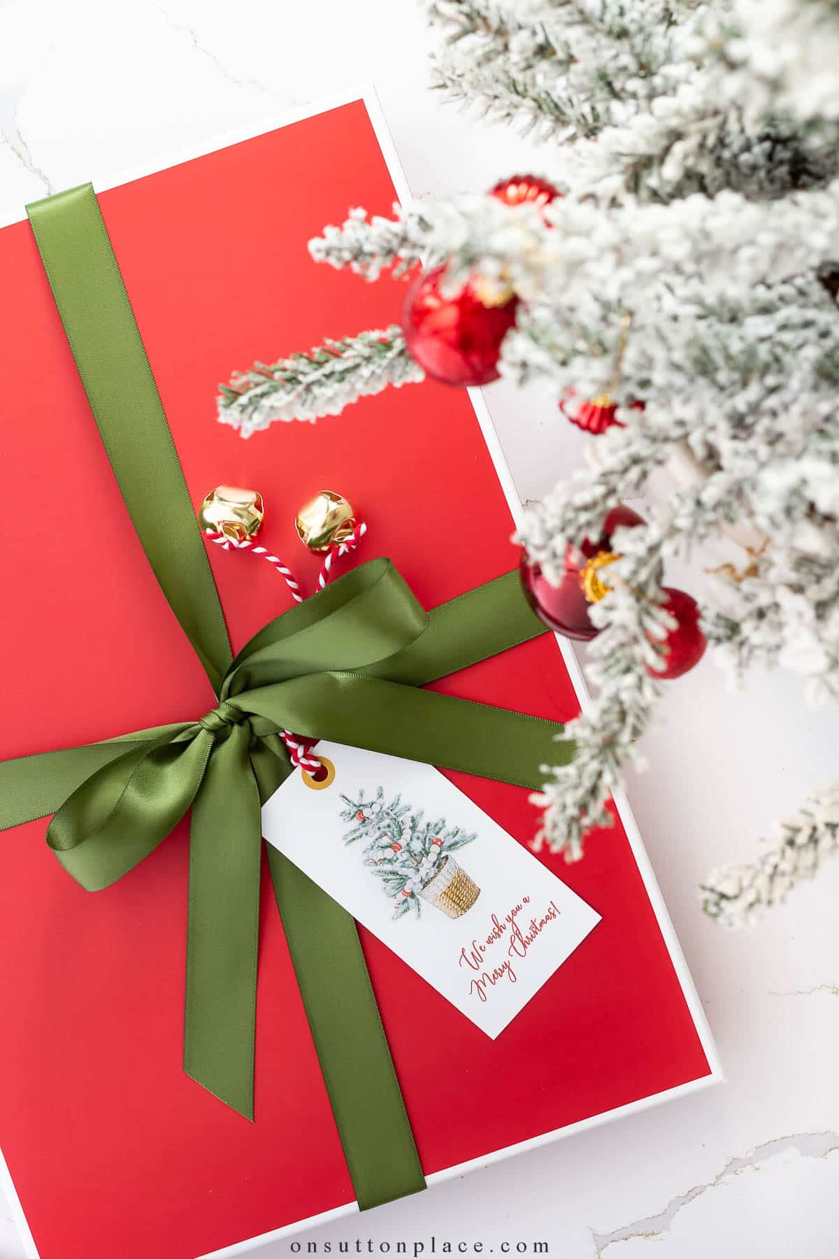 christmas gift wrap ideas red gift box with green ribbon