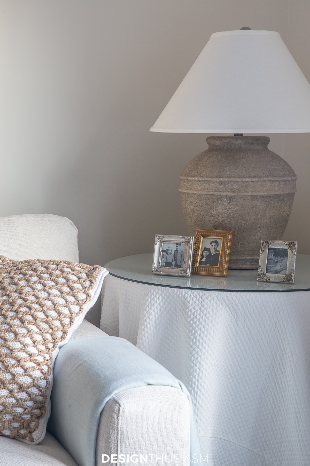 indoor she shed side table with lamp