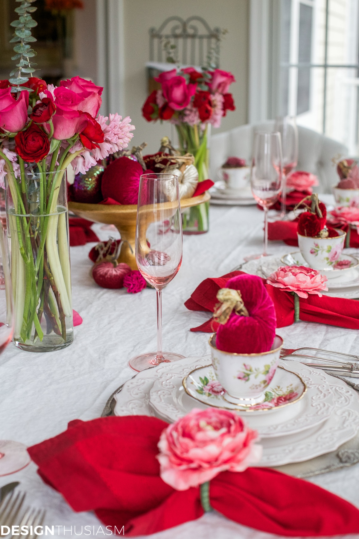 romantic valentine's day table in pink and red