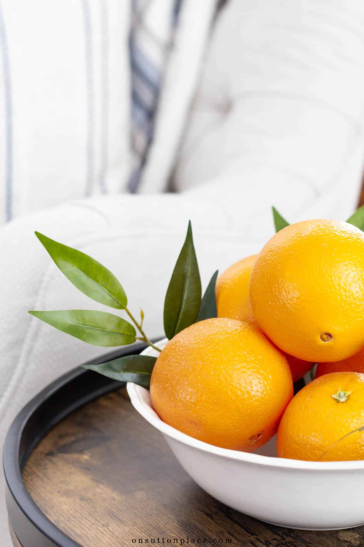 oranges in bowl with leaves
